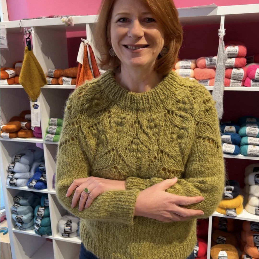 Sesia Oliver – 2ply weight alpaca, nylon yarn – view 2