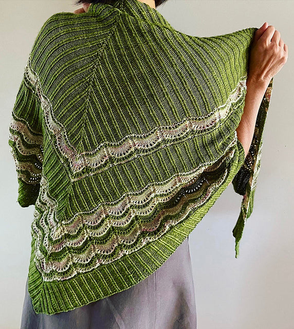 Krisanteema Shawl knitting kit – view 2