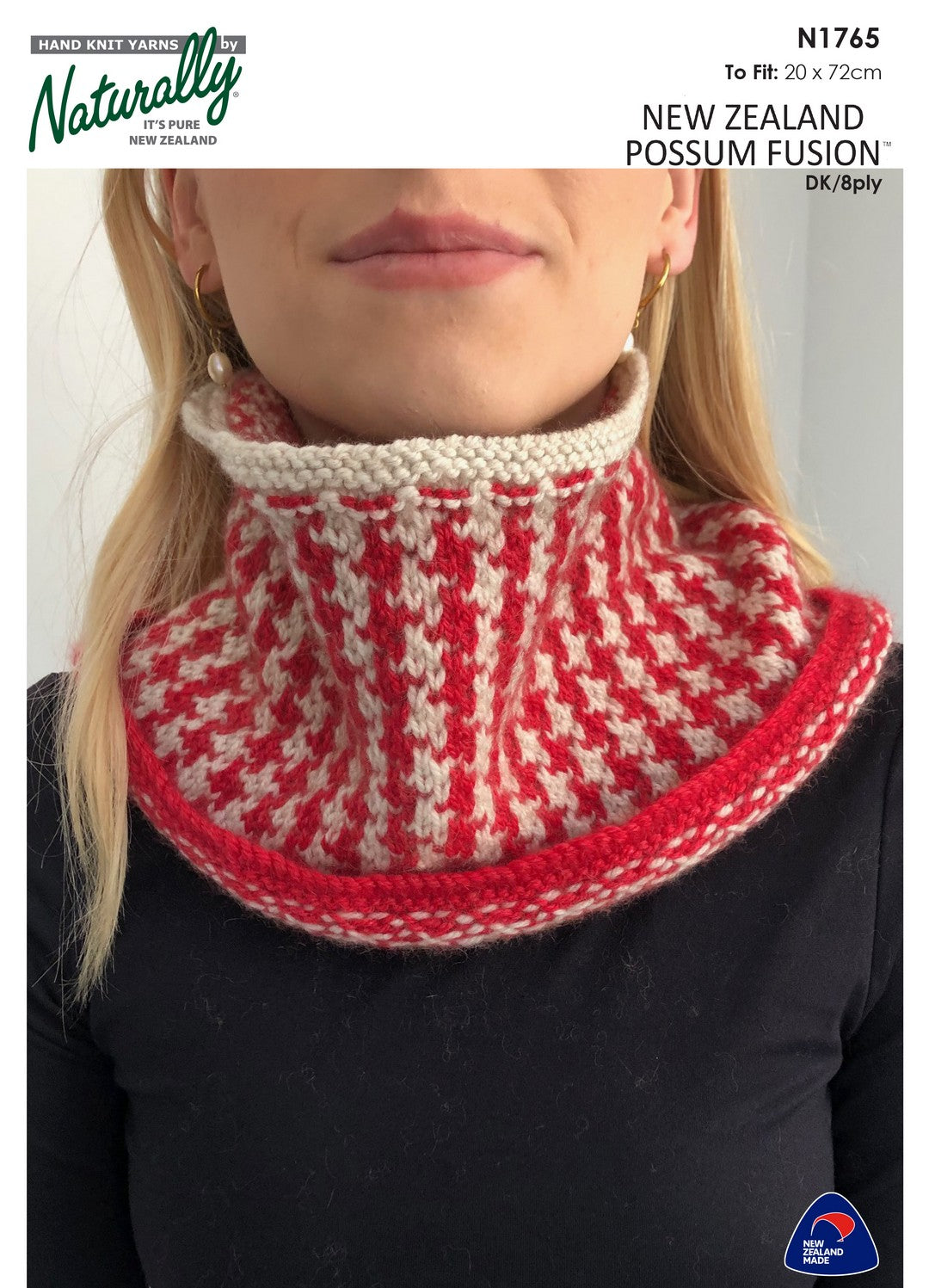 Houndstooth Cowl Pattern in Possum Fusion DK N1765 by Naturally