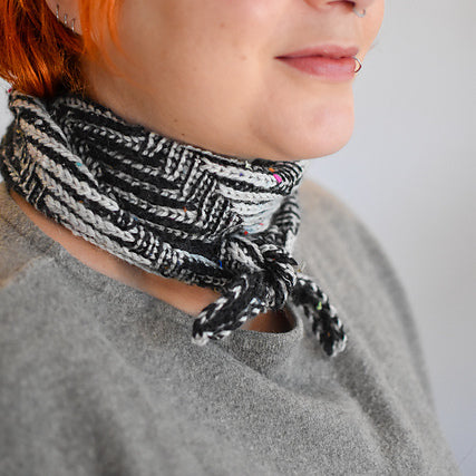 Synced Shawlette knitting kit – view 3