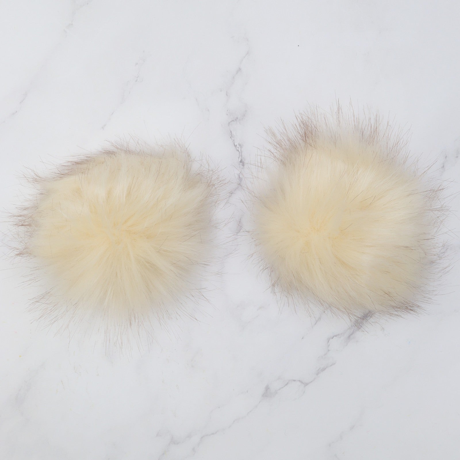 Skein Sisters Pom Poms – Cream