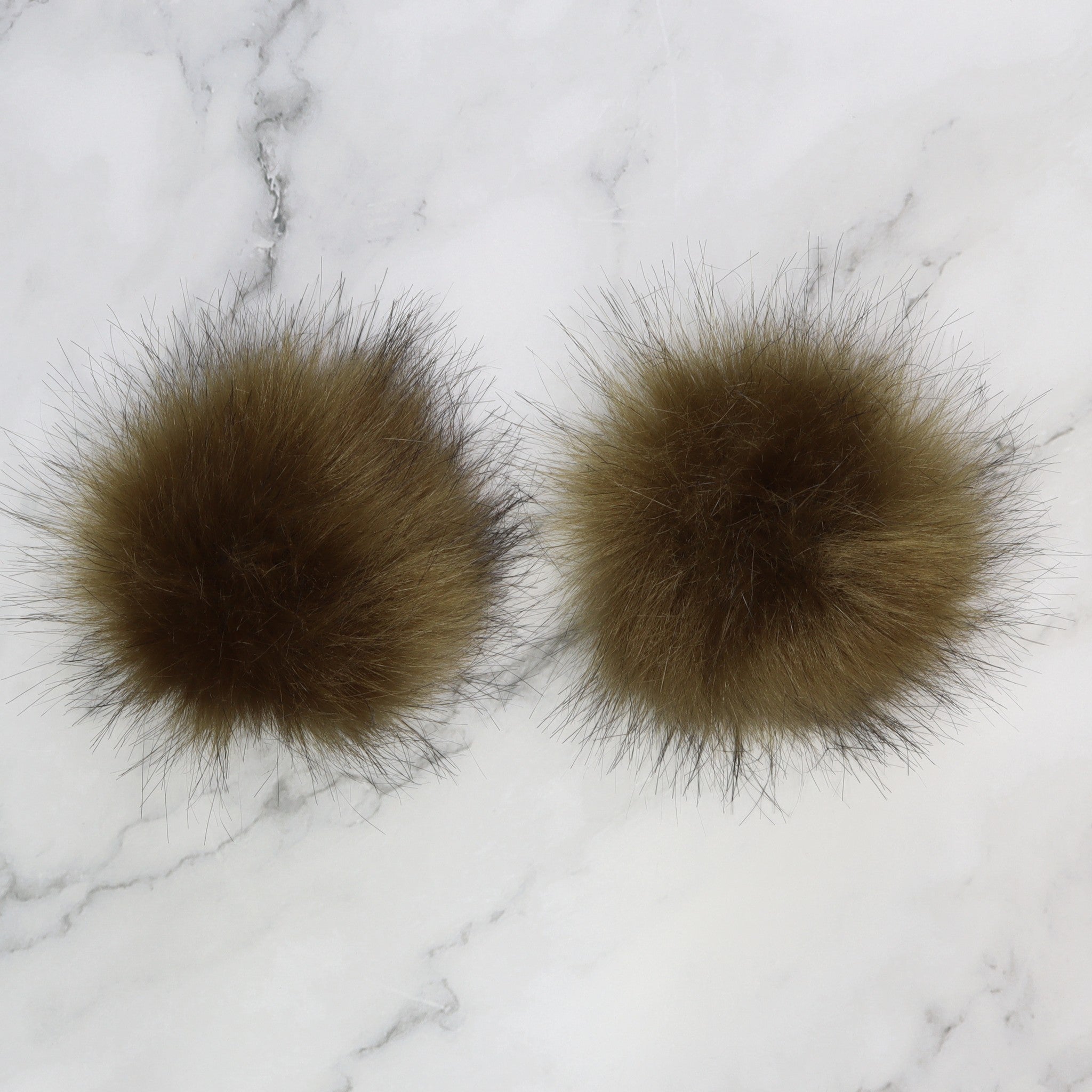 Skein Sisters Pom Poms – Olive