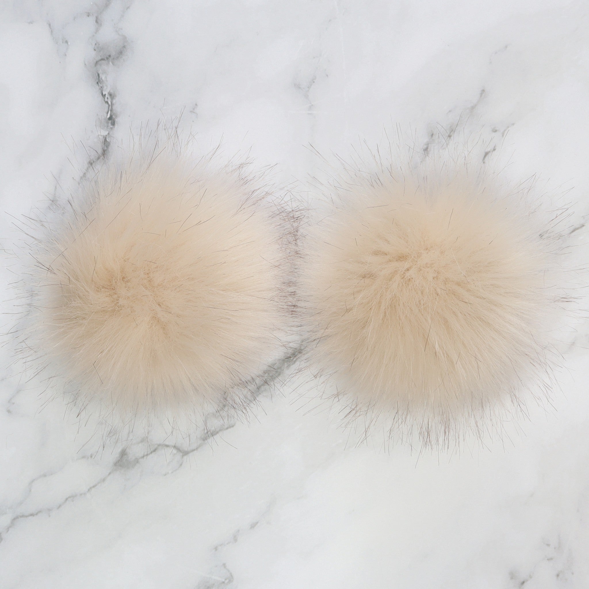 Skein Sisters Pom Poms – Vanilla