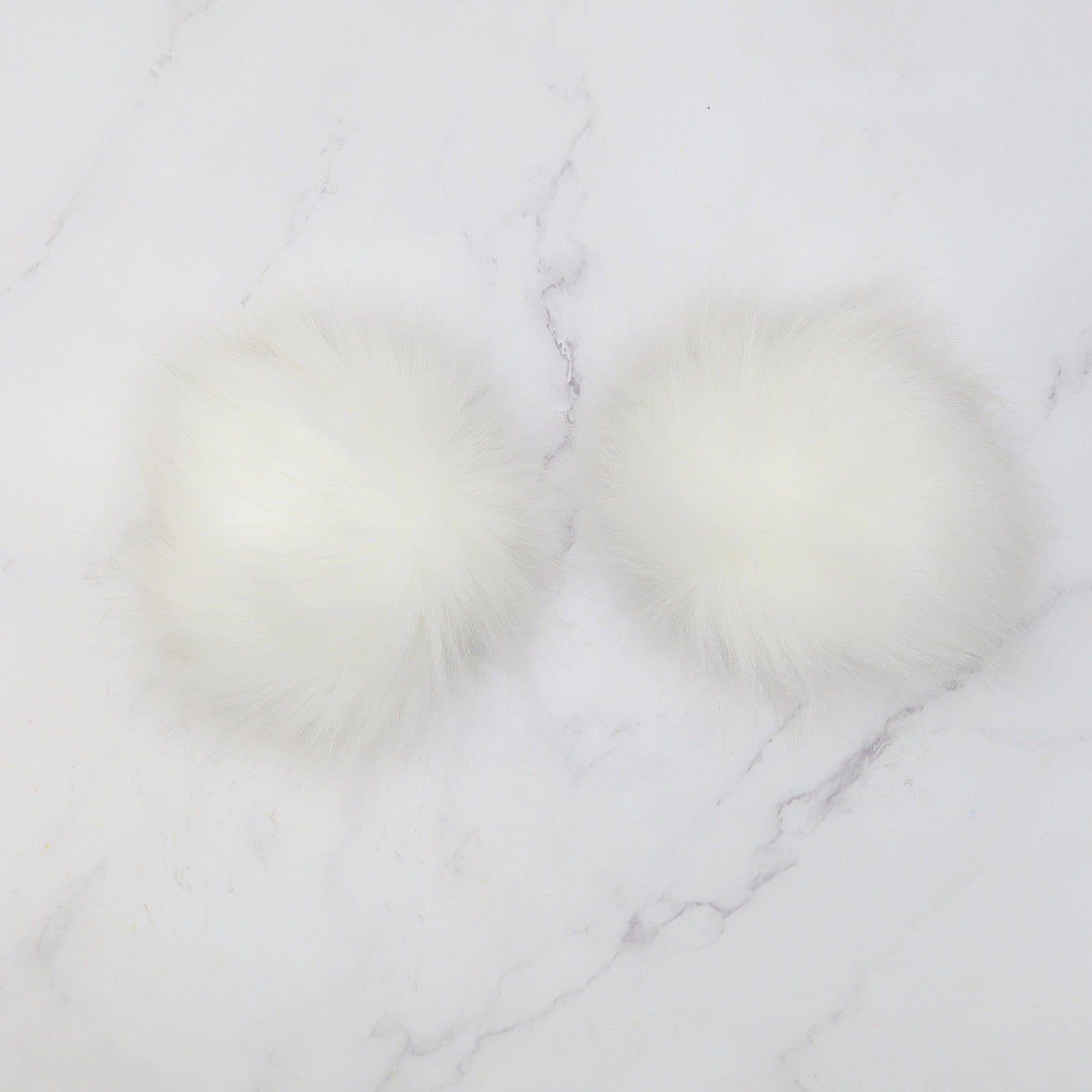 Skein Sisters Pom Poms – White