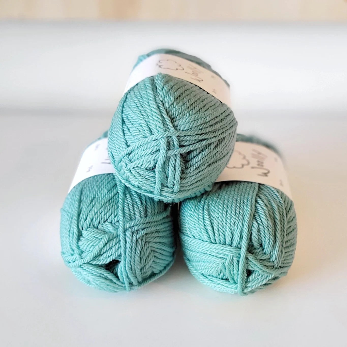 Woolly Yarns Woolly 8ply in colourway Splash – 8ply weight wool yarn