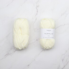Texyarns Cliveden Blanket Kit in Peppin 10: 1002 Cream + Fringe