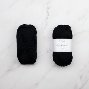 Texyarns Cliveden Blanket Kit in Peppin 10: 1027 Black