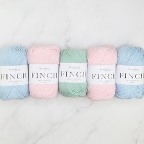 Triss Baby Blanket in Finch: Pastille