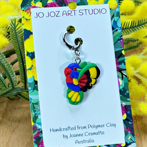Jo Joz Art Studio Australian Birds Stitch Markers: Rainbow Lorikeet (flying)