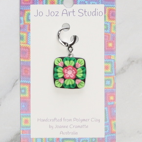 Jo Joz Art Studio Granny Square Pink/Green Stitch Marker: Style 8