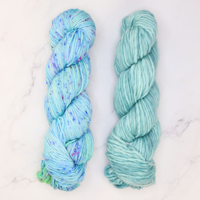 Tundra Scarf Kit in Fiori Grande + DK IV: Bubble Gum Cream/Tiffany
