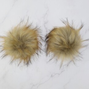 by Skein Sisters Pom Pom: Sand