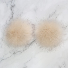by Skein Sisters Pom Pom: Vanilla