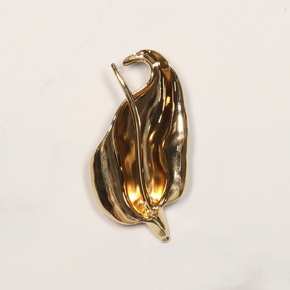 by Skein Sisters Shawl Pin Brooch Lily: Gold Metal