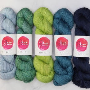 Aurora Cabin Triangle Set in Fabulous Sock: Stephen's Original