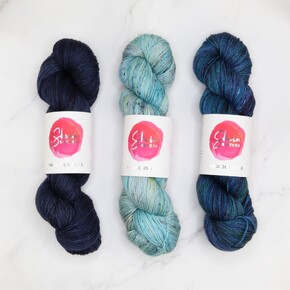 Colour Drift Shawl Kit in Fabulous Sock: Navigator A