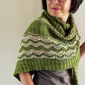 Krisanteema Shawl Set in Romance