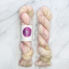 Skein Sisters Plume: 4000 Romantic