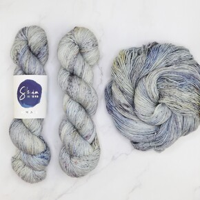 Skein Sisters Romance: 8100 Blue Banded Bee