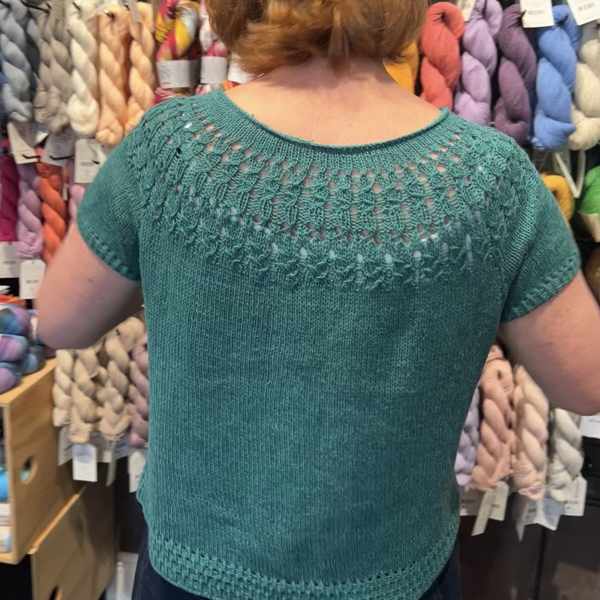 Ilha Jumper Kit in Duna – back view of the short-sleeved Ilha in Moor