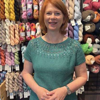 Ilha Jumper Kit in Duna – Deb wearing her short-sleeved Ilha in Moor