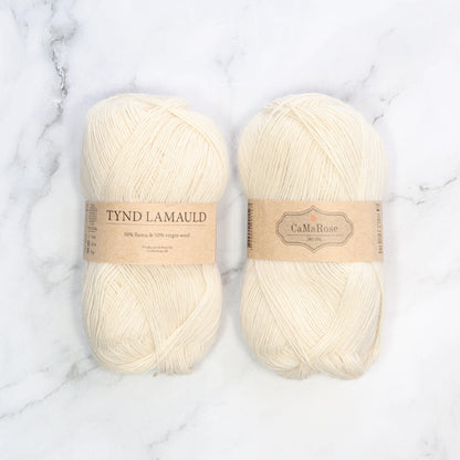 CaMaRose Tynd Lamauld in colourway Off-White – 4ply weight llama, wool yarn