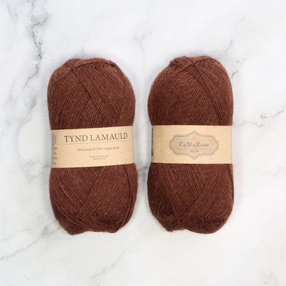 CaMaRose Tynd Lamauld in colourway Chestnut – 4ply weight llama, wool yarn