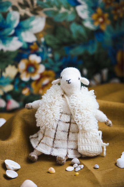 Mouche & Friends: Seamless Toys to Knit and Love – knitting pattern book – view 4