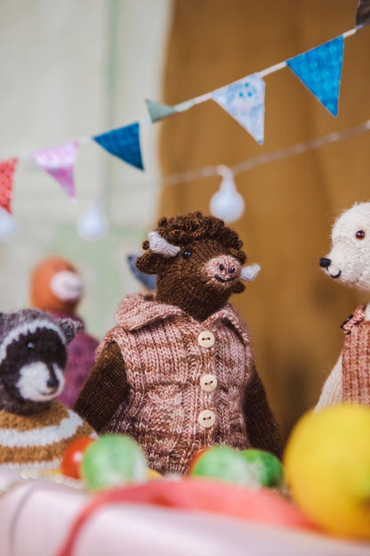 Mouche & Friends: Seamless Toys to Knit and Love – knitting pattern book – view 2