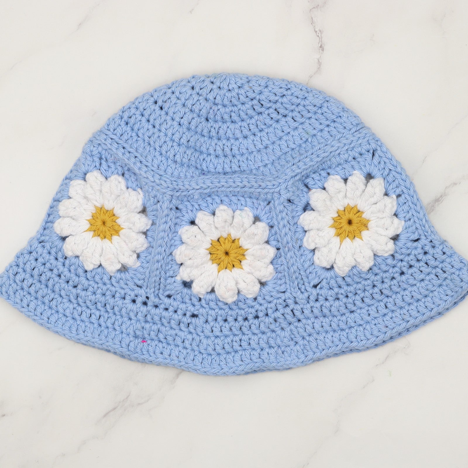 Daisy Days Bucket Hat crochet kit – view 2