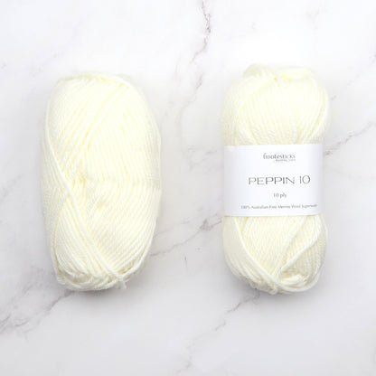 Fiddlesticks Peppin 10 in colourway White – 10ply weight wool yarn