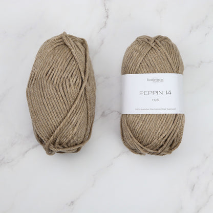 Fiddlesticks Peppin 14 in colourway String – 14ply+ weight wool yarn