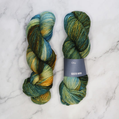 Gusto Wool Olio in colourway Kelp – 10ply weight merino yarn