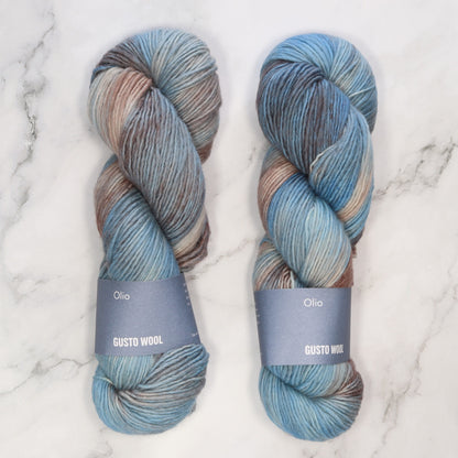 Gusto Wool Olio in colourway Skyfall – 10ply weight merino yarn
