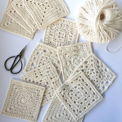 Granny Square Academy – crochet pattern book – view 2