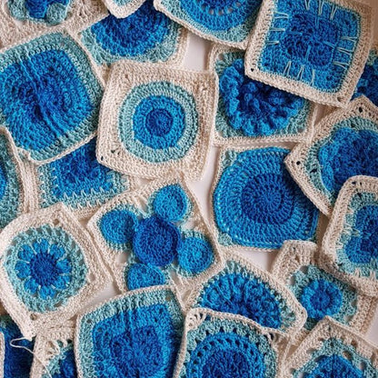 Granny Square Flair – crochet pattern book – view 2