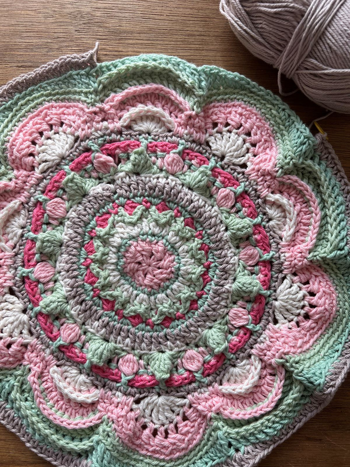 Shelley Husband's The Cove CAL Blanket kit in Wren, colourway Olga's Strawberry Shortcake
