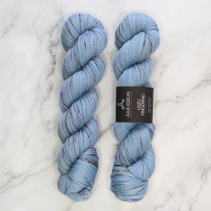 Julie Asselin Leizu Fingering in colourway De Nimes – 4ply weight merino, silk yarn