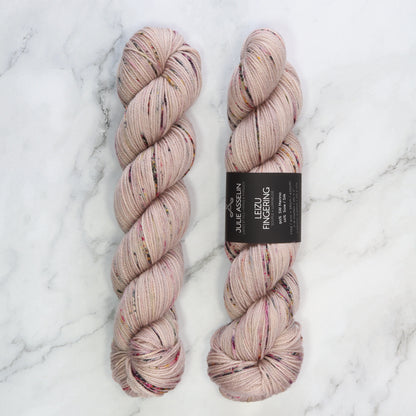 Julie Asselin Leizu Fingering in colourway Fleur Pressees – 4ply weight merino, silk yarn