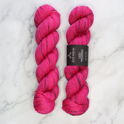 Julie Asselin Leizu Fingering in colourway Miss Purl – 4ply weight merino, silk yarn