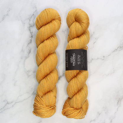 Julie Asselin Leizu Fingering in colourway Safran – 4ply weight merino, silk yarn