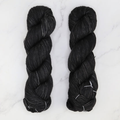 Boneyard Shawl kit in Fiori DK, colourway Nero