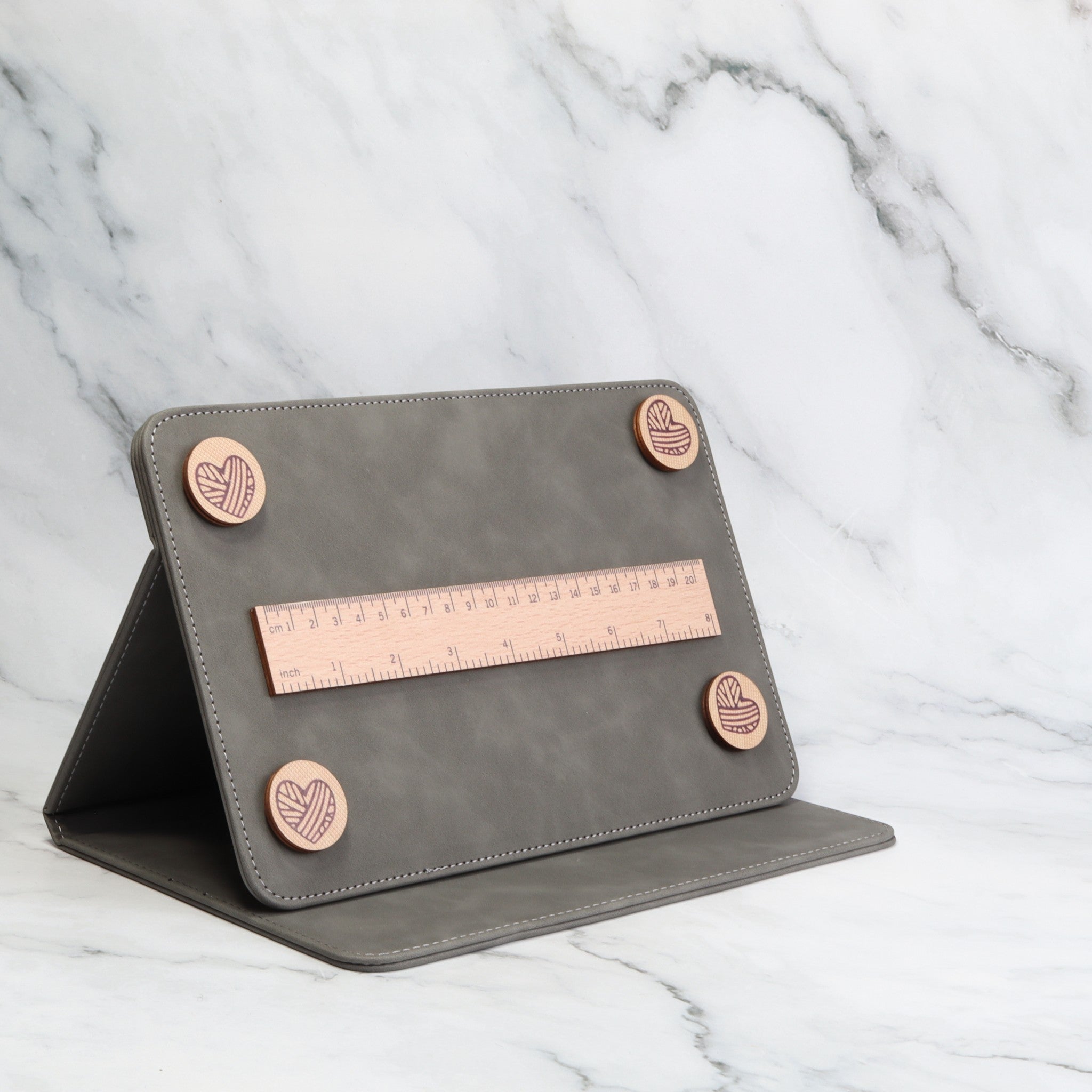 Skein Sisters Magnetic Pattern/Chart Holder – Grey