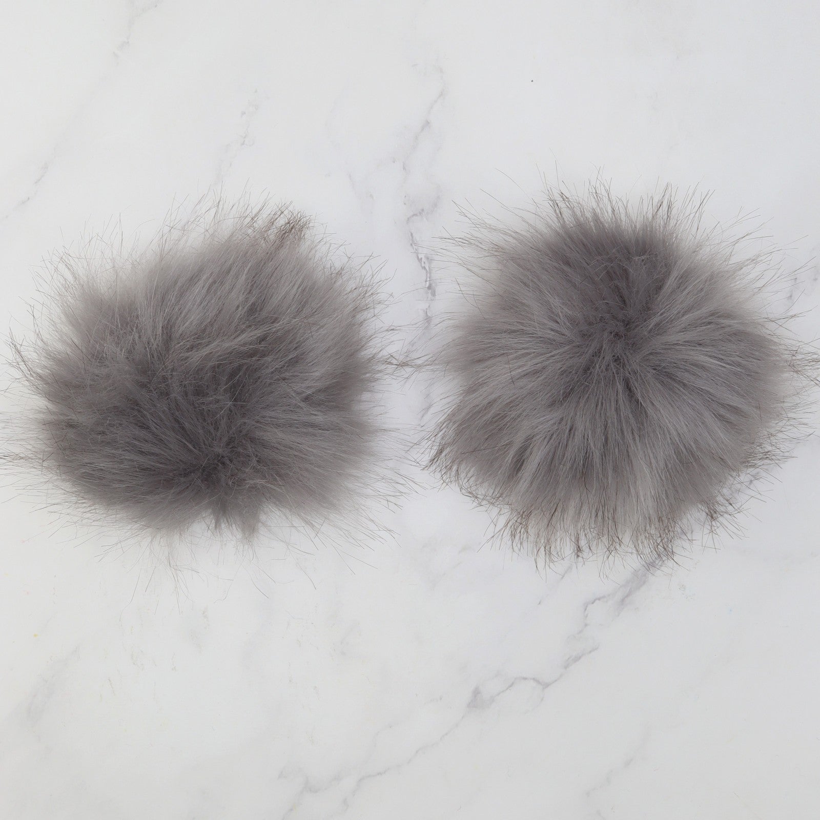 Skein Sisters Pom Poms – Grey