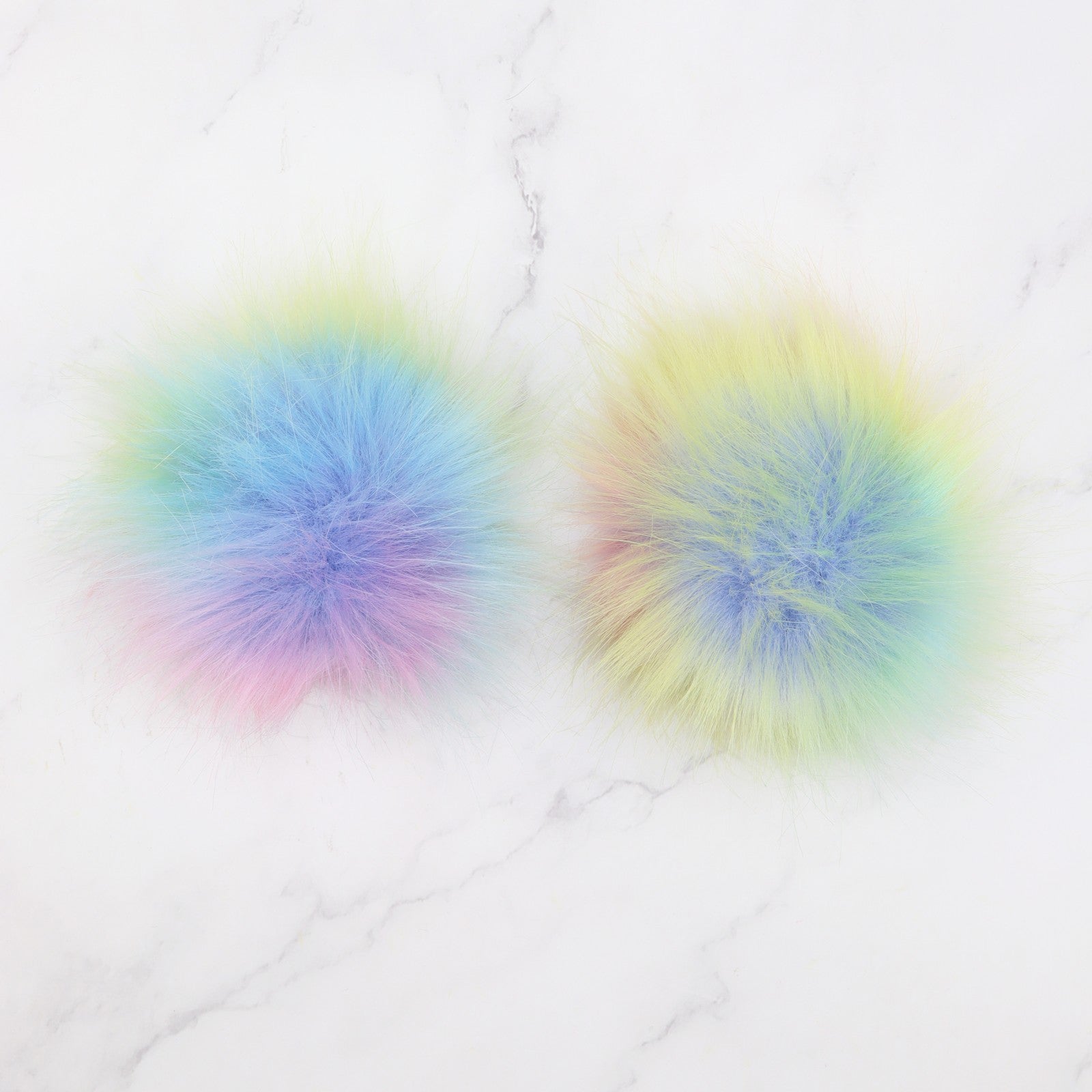 Skein Sisters Pom Poms – Rainbow