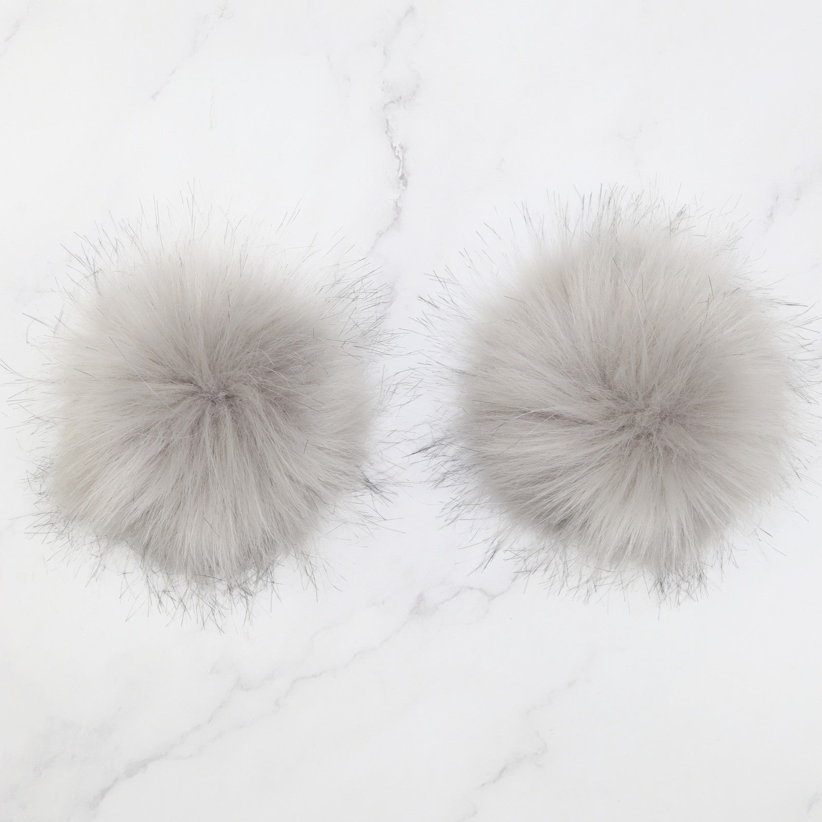 Skein Sisters Pom Poms – Silver