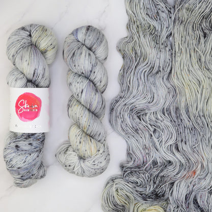 Skein Sisters Fabulous Sock in colourway Blue Banded Bee – 4ply weight merino, nylon yarn