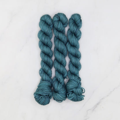 Skein Sisters Fabulous Sock Minis 20g/80m in colourway Aegean – 4ply weight merino, nylon yarn