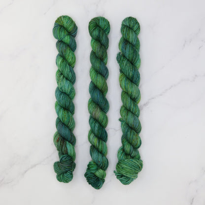 Skein Sisters Fabulous Sock Minis 20g/80m in colourway Calla – 4ply weight merino, nylon yarn