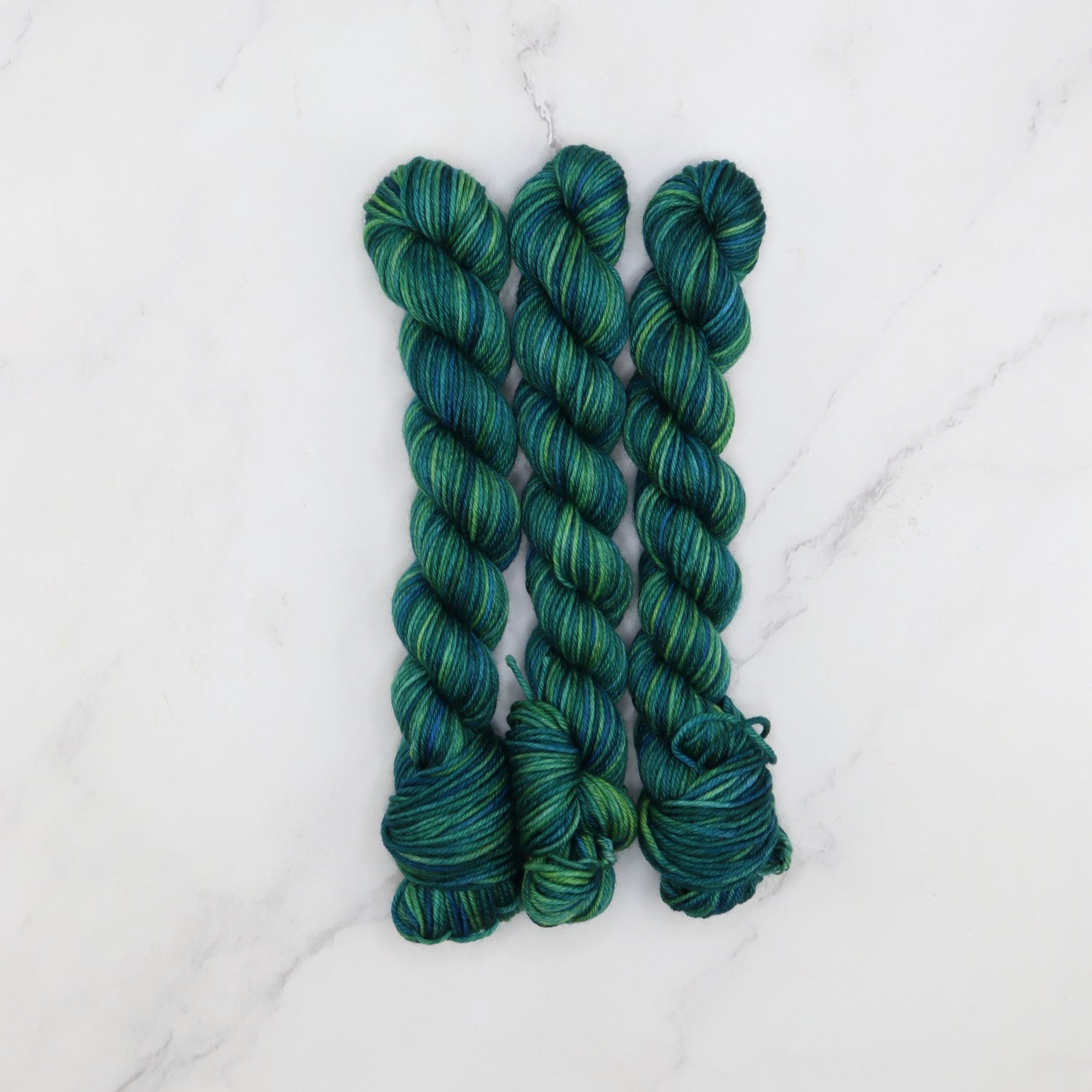 Skein Sisters Fabulous Sock Minis 20g/80m in colourway Ripple – 4ply weight merino, nylon yarn